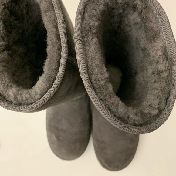 Grey uggs - Picture 7 of 12
